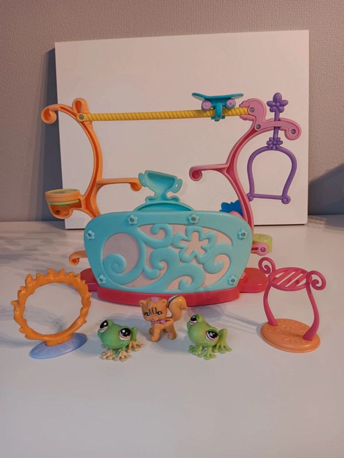 Petshop Cirque hasbro + 3 figurines et accessoires Taille hauteur 23cm longueur 28cm - photo numéro 2