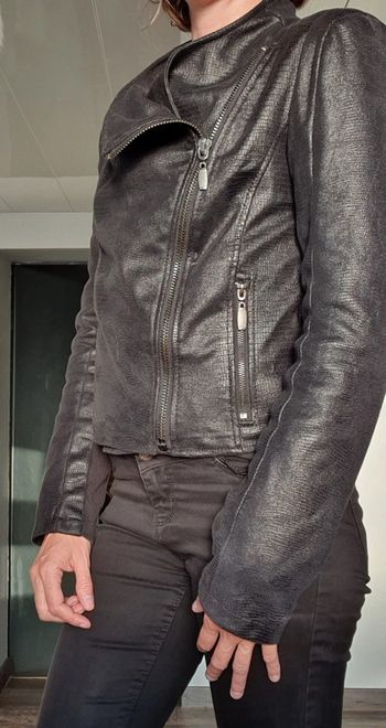 Très belle veste Pimkie taille 38 mais convient plus à du 36  neuf sans étiquette 🏷