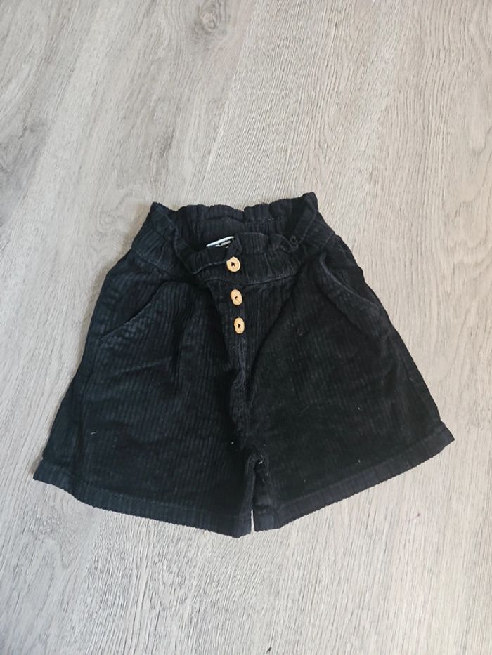 Short tape à l'œil