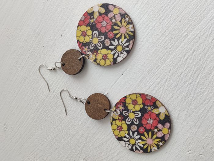 Boucles d'oreilles fleurs bois neuves