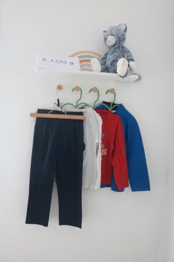 Ensemble hauts Kiabi/Tissaia et pantaon/veste ITS 4 ans