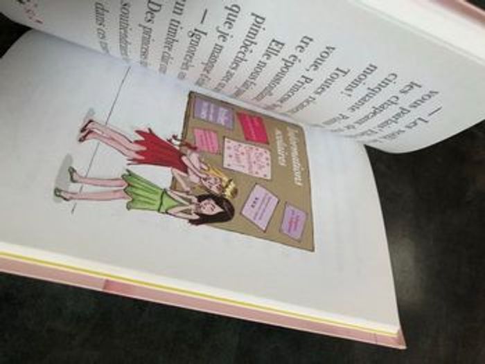 Livre princesse Charlotte ouvre le bal 6-8 ans Bibliothèque rose - photo numéro 5