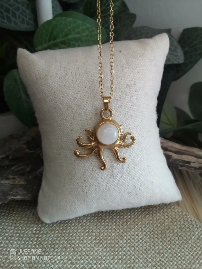 Collier pieuvre avec pierre de lune naturelle