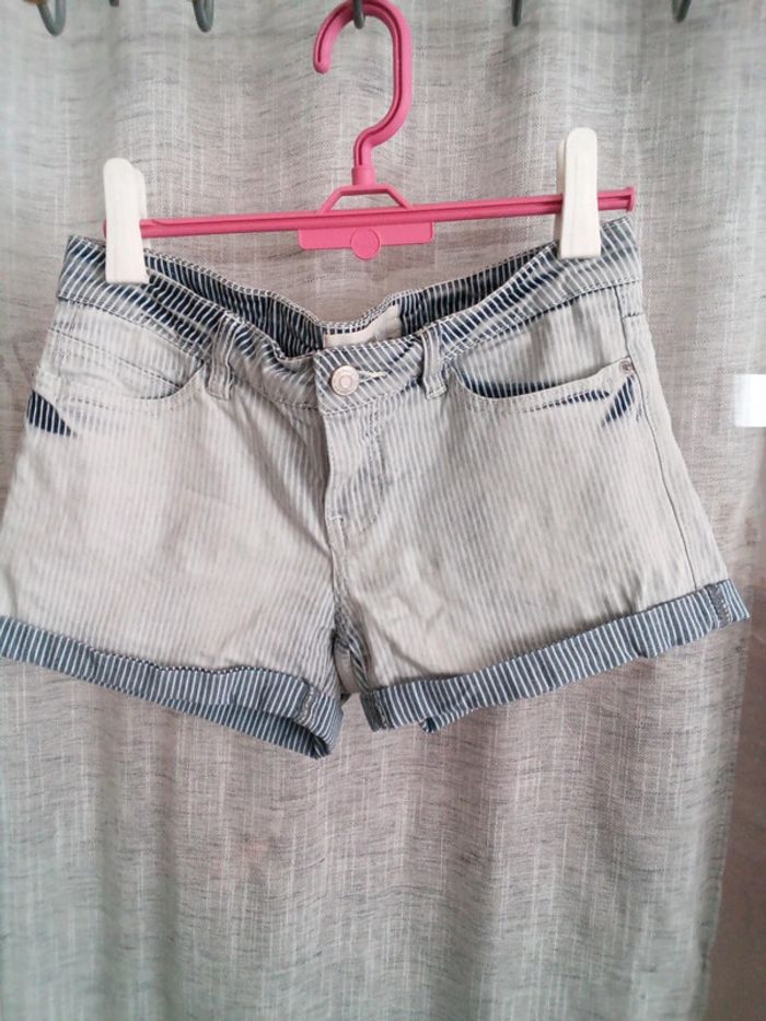 Short bleu et blanc vero Moda