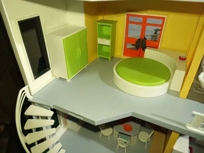 Lot maison Playmobil 9266 sur 3 étages + jardin - photo numéro 7
