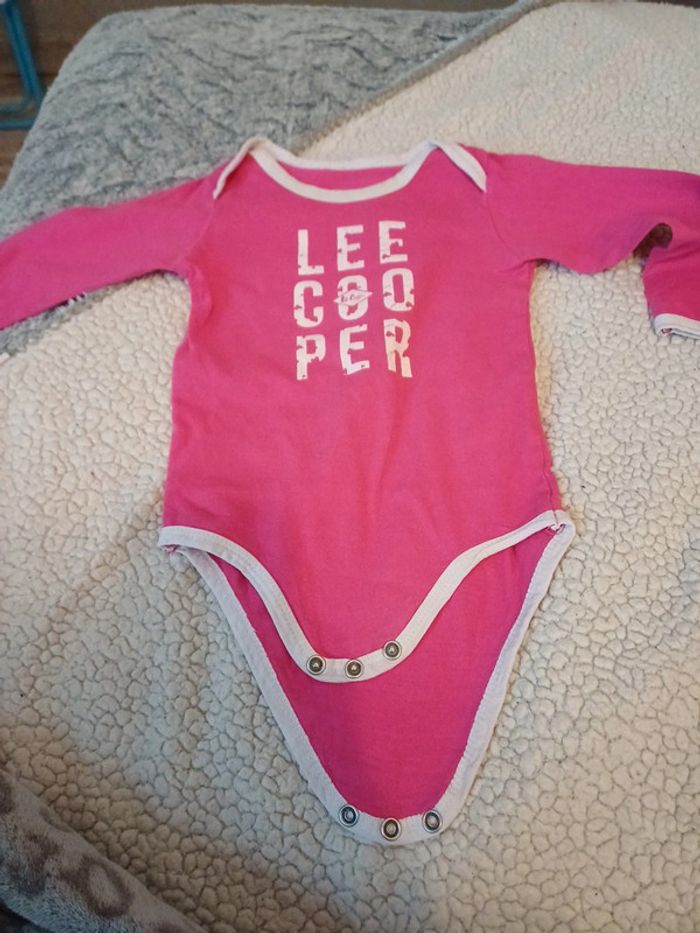 2 pyjamas et 1 body 24 mois - photo numéro 2