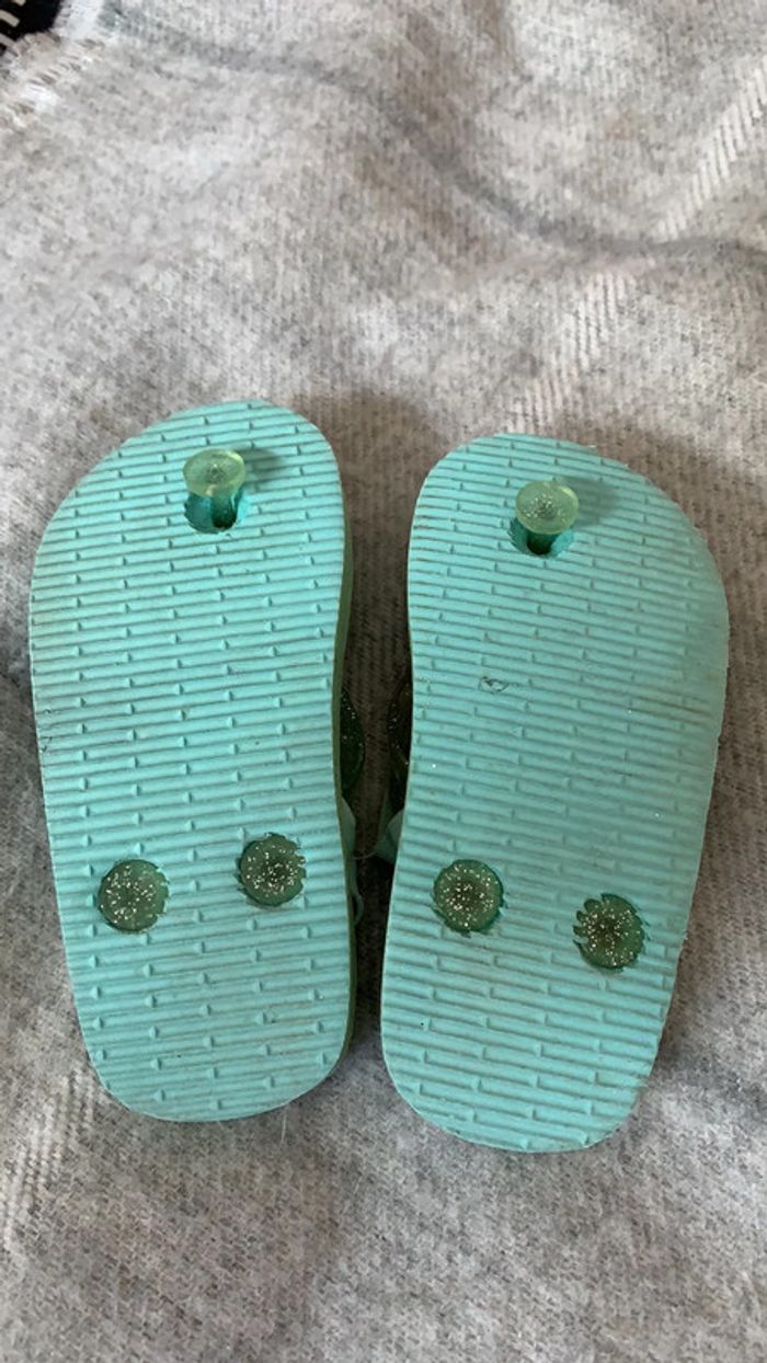 Tongs vertes pailletée en pointure 25 - photo numéro 3