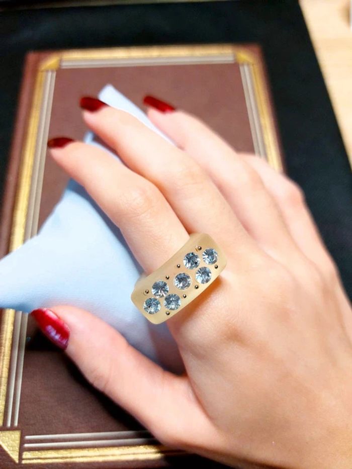 Magnifique bague couleur crème chromée avec strass blanc 00's - photo numéro 2