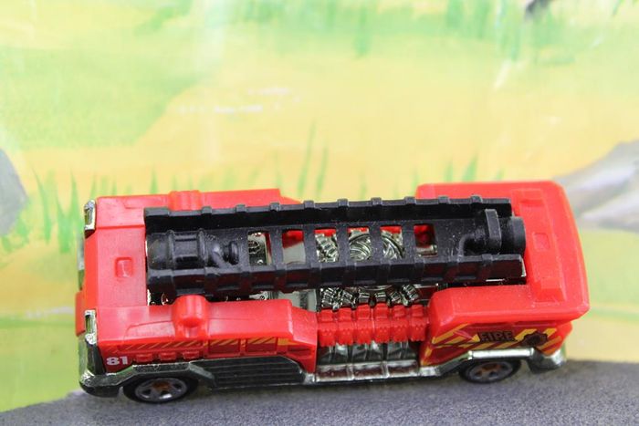 Hot wheels camion de pompier - photo numéro 9