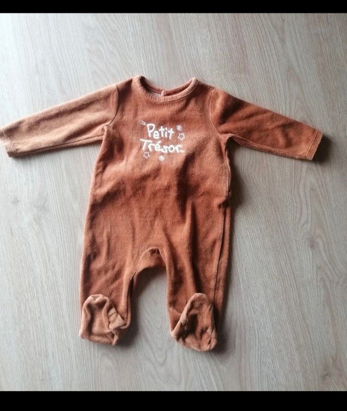 Lot de deux pyjamas velours 6 mois - photo numéro 2