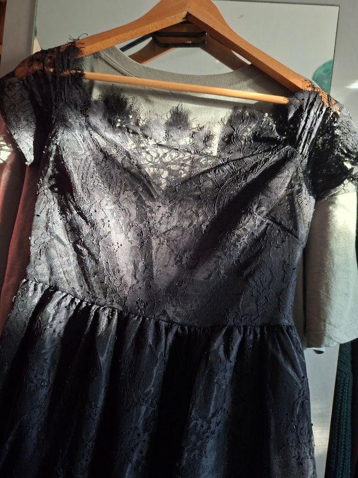Robe gothique en dentelle noir - photo numéro 2
