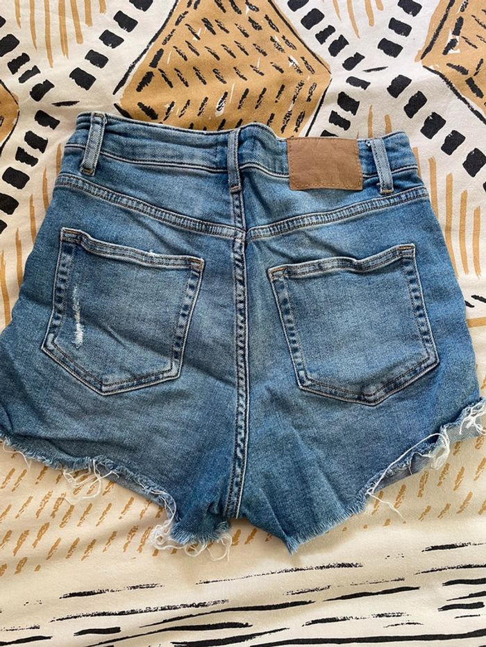 Short troué en jean - photo numéro 2