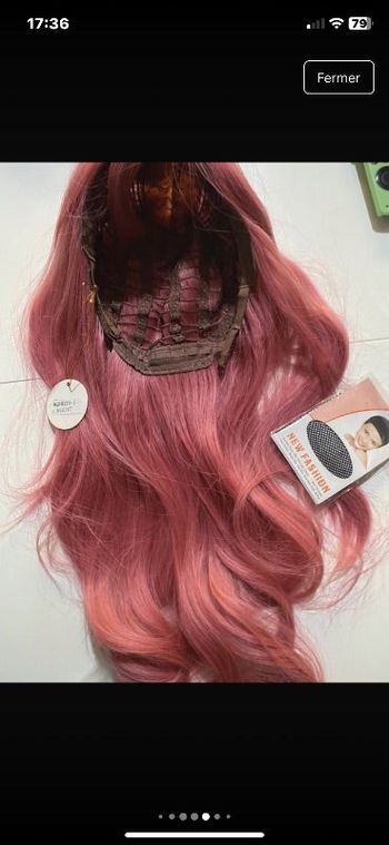 Perruque rose avec filais