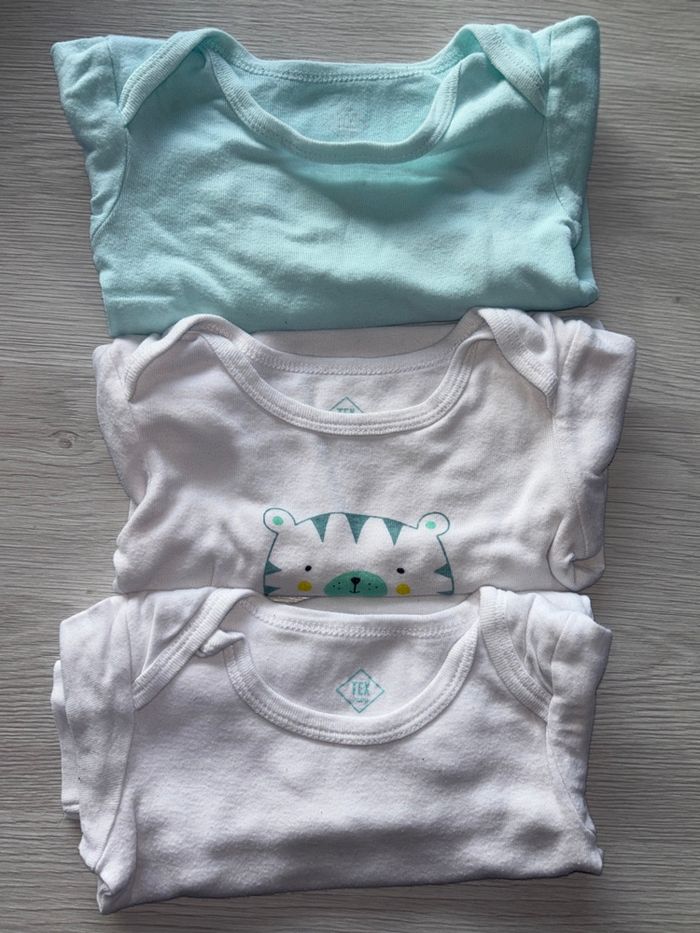 3 bodies, Tex, 3 ans