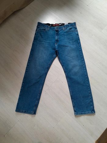 Très beau jean Wrangler Performance  Séries 38×29