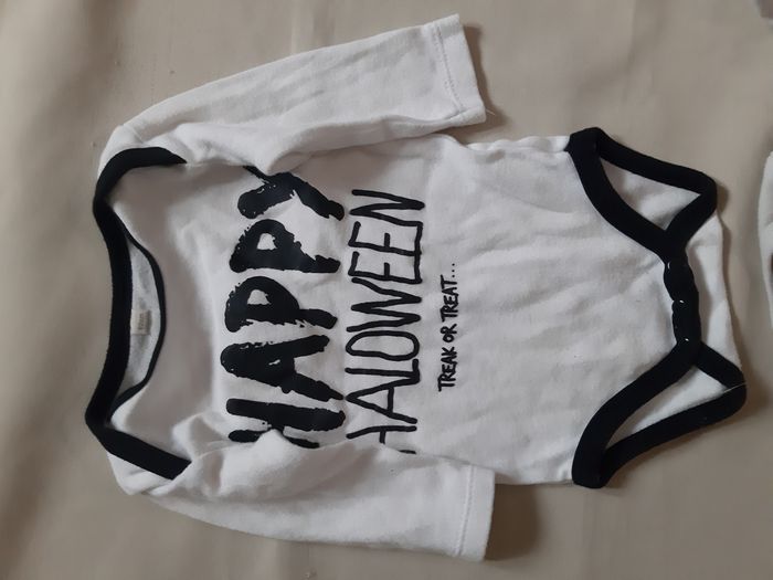 Lot de 4 bodies mixtes - Halloween et Disney - 3 mois - photo numéro 2