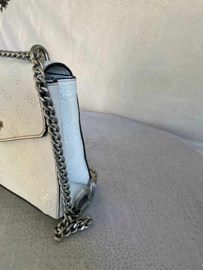 Sac Guess blanc -Très bon état - photo numéro 6