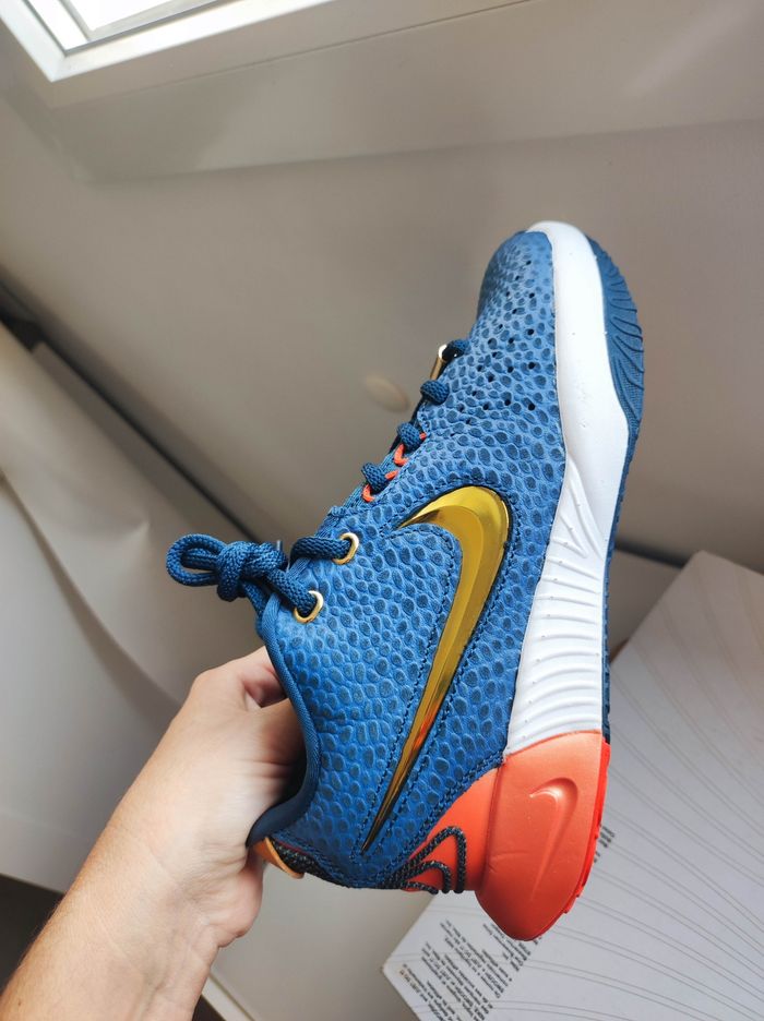 Baskets Nike LeBron XXI.  Taille 35.5 - photo numéro 6