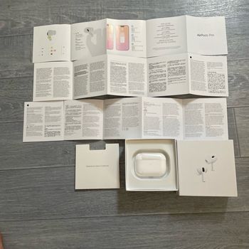 AirPods 2 Apple – Neufs & Scellés (Boîtier Rechargeable Sans Fil) 🎧🍏