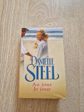 Livre Danielle Steel "Au jour le jour"