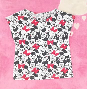 T-shirt Disney taille 5 ans en très bon état