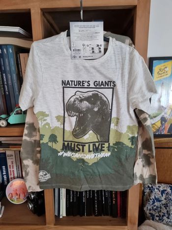 Lot 2 pyjamas neufs Jurassic World 7/8 ans