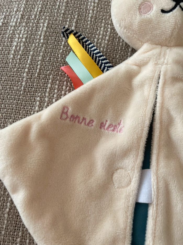 Peluche doudou plat livre tissu 30cm auzou lapin renard blanc et rose très bon état - photo numéro 3