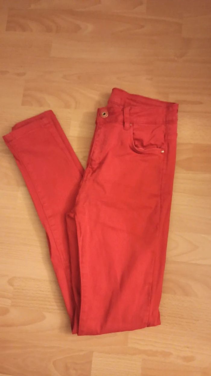 Jean rouge taille 34 marque Miss basic premium Demin