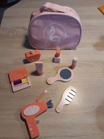 Set de beauté  et de maquillage en boisavec trousse