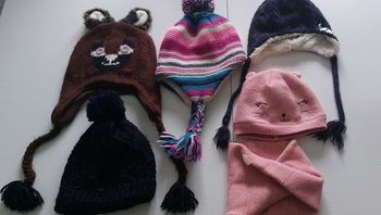 Lot de bonnets et snood