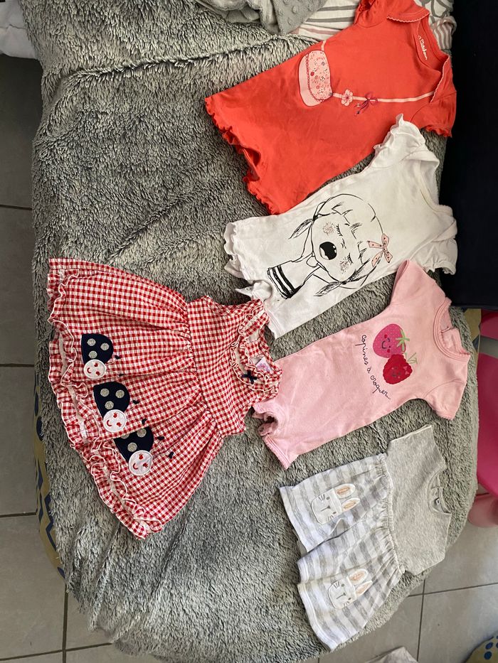Lot 34 pièces bébé fille été 6 mois - photo numéro 4