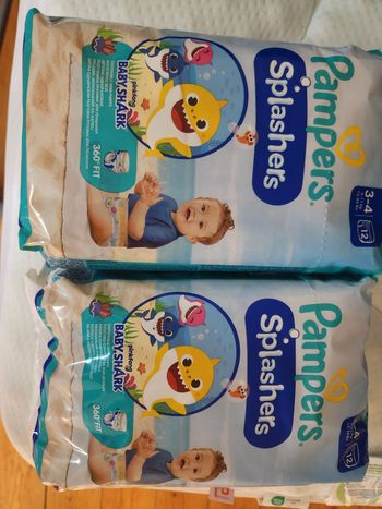 Lot 2 paquets couché de bain Pampers