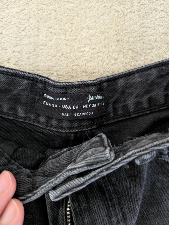 Short en Denim Noir Stradivarius - Style Distressed - photo numéro 3