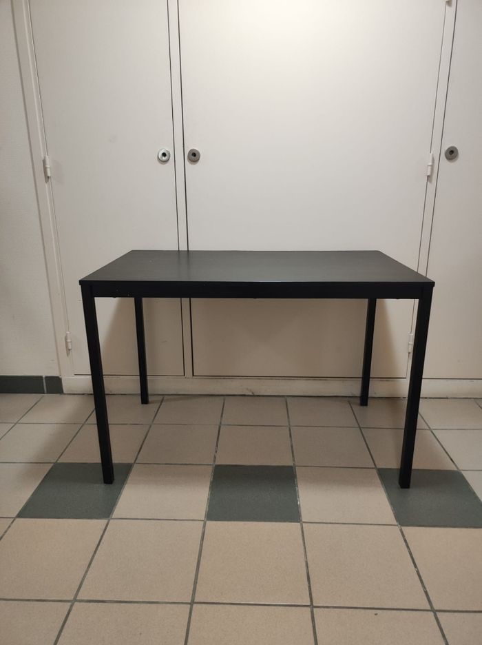 Table noire ikea
