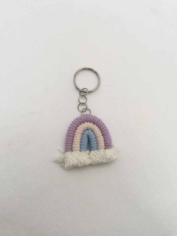 Porte clés en coton breloque arc en ciel pastel