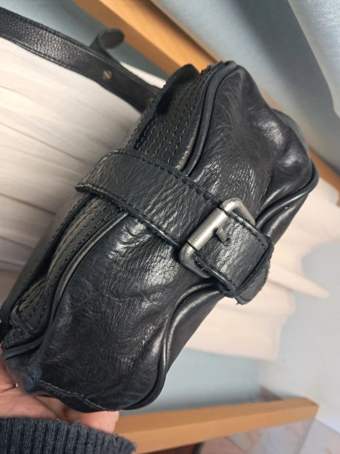 Ikks sac à main bandoulière besace en cuir noir - photo numéro 10