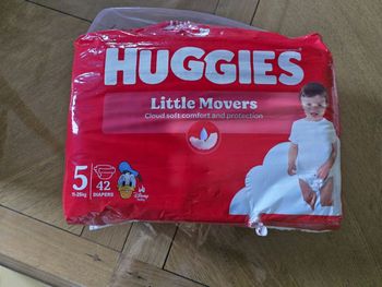 35 couches Huggies taille 5