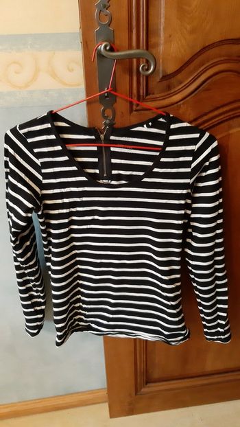 Pull avec petite fermeture au dos