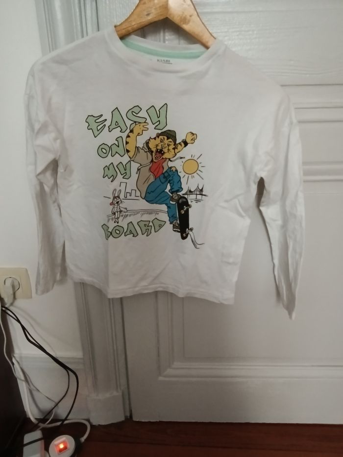 Tee-shirt Kiabi blanc et multicolore