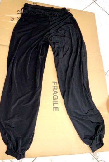 Pantalon noir resserré à la cheville 38