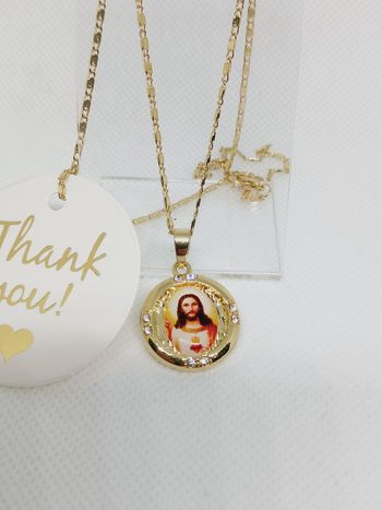 Pendentif religieux avec chaîne