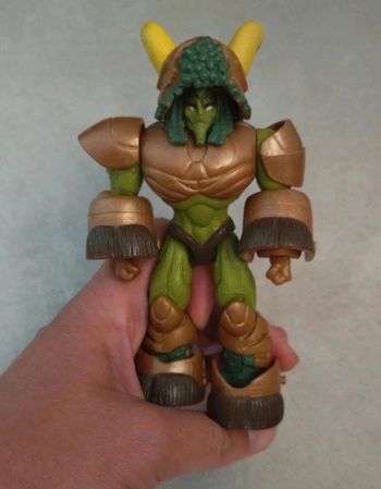 Grande figurine Gormiti Lucas le seigneur des forets