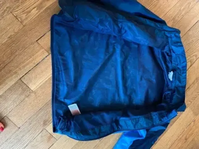 Kway Kipsta très bon état 8 ans - photo numéro 4