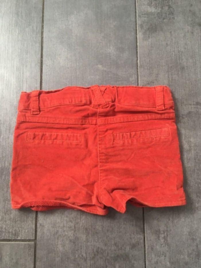 Short fille