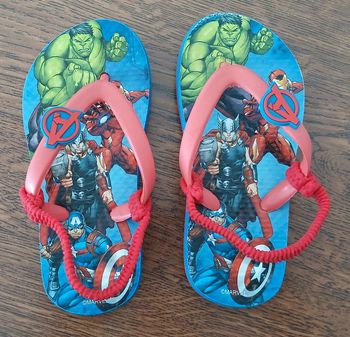 Tong enfant avengers taille 27