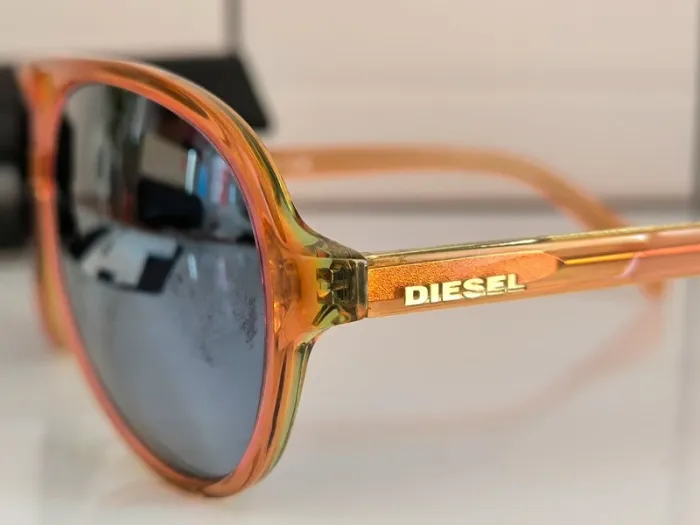 DIESEL lunettes de soleil UV3 - Monture orange & verres effet miroir - photo numéro 11