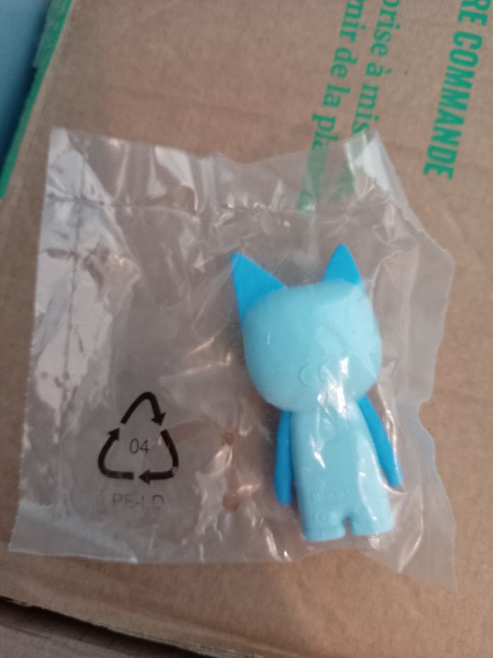 Figurine tonie créatif bleudiscontinuée neuve sous blister. - photo numéro 2