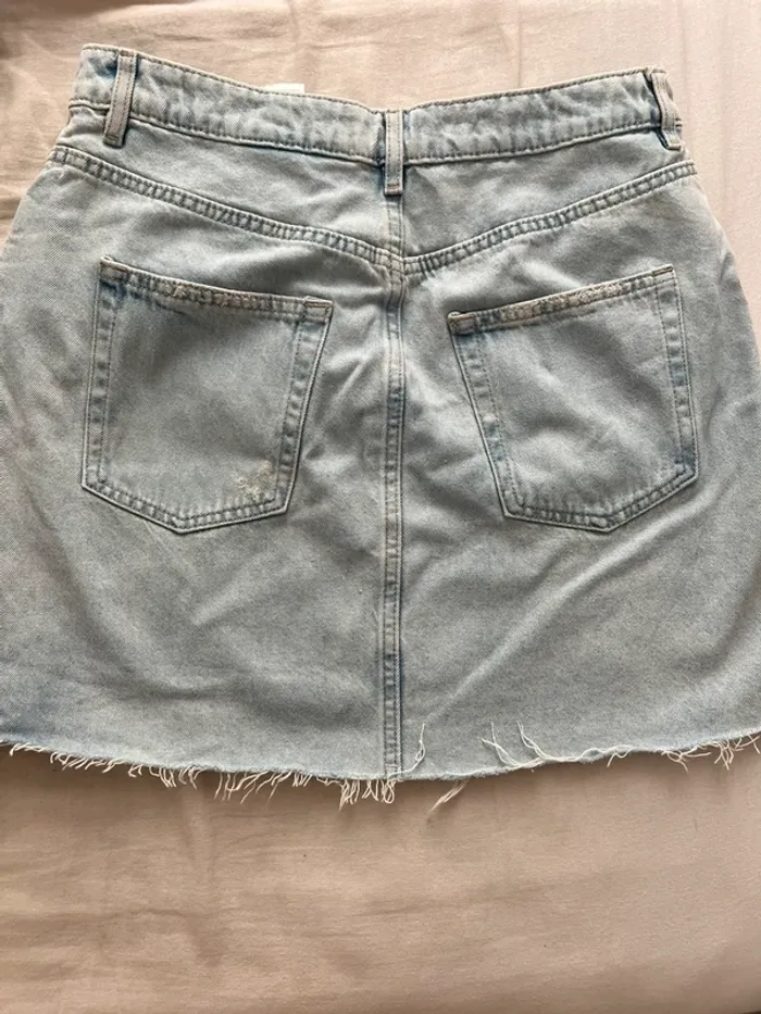 Mini jupe en jean destroy H&M Divided - photo numéro 6