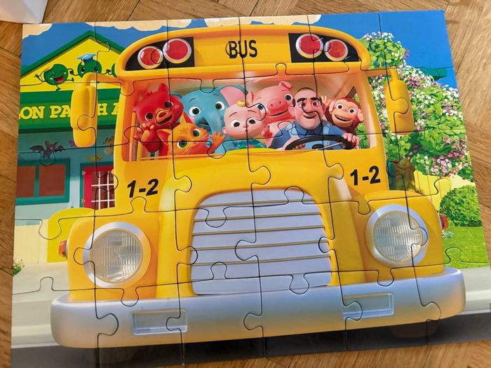 Puzzle bus