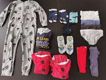 Lot Pyjamas chaussettes slips 3 ans